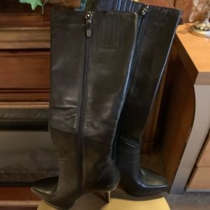 Women’s leather boots